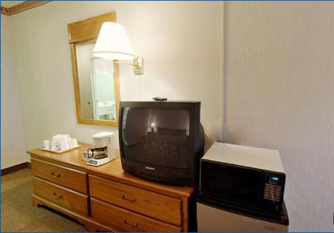 Travelodge By Wyndham Cleveland Airport Hotel